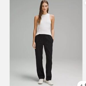 Lululemon Luxtreme Mid-Rise Straight-Leg Trouser
Black Size Small